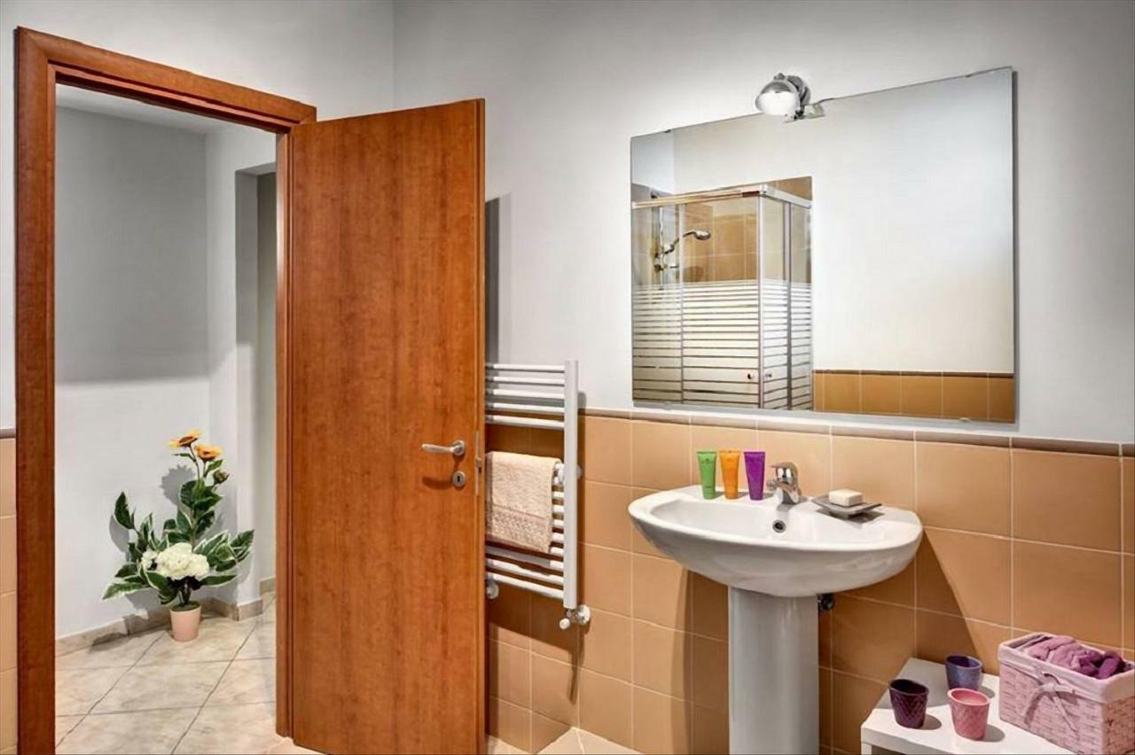 Twin Room with Private External Bathroom